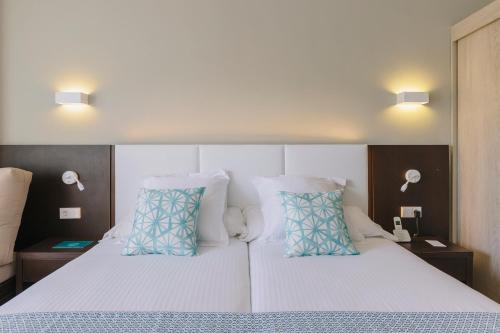 Habitación Doble del hotel ILUNION Palmanova Mallorca. Foto 1