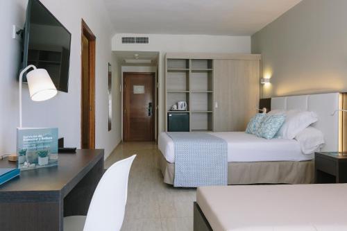 Habitación Doble del hotel ILUNION Palmanova Mallorca. Foto 2