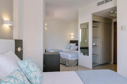 Habitación Familiar del hotel ILUNION Palmanova Mallorca