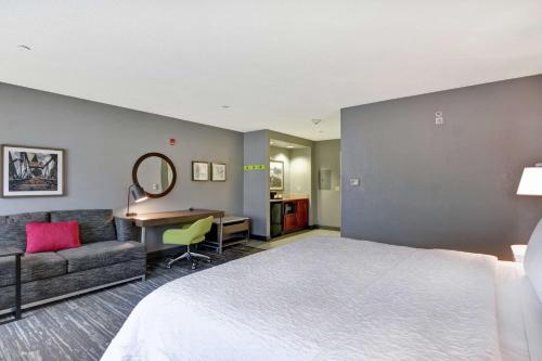 King Studio Suite with Waterview del hotel Hampton Inn and Suites Newark-harrison-riverwalk. Foto 1