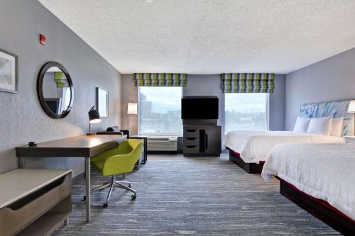 Two Queen Bed Studio Suite with Waterview del hotel Hampton Inn and Suites Newark-harrison-riverwalk. Foto 3