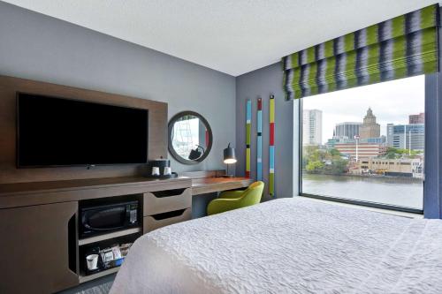 King Studio Suite with Waterview del hotel Hampton Inn and Suites Newark-harrison-riverwalk. Foto 2