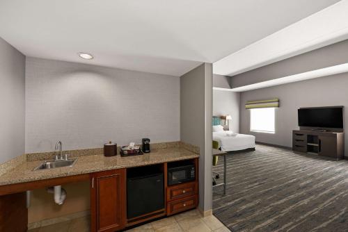 Suite Estudio con cama extragrande y sofá cama - No fumadores del hotel Hampton Inn and Suites Poughkeepsie. Foto 3