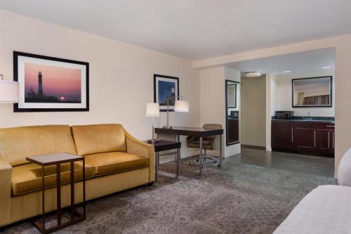 Suite Estudio Doble con sofá cama - 1 cama grande del hotel Hampton Inn and Suites Rockville Centre. Foto 3