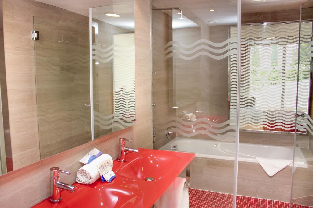 Junior suite Vista Piscina del hotel MarSenses Rosa del Mar. Foto 2