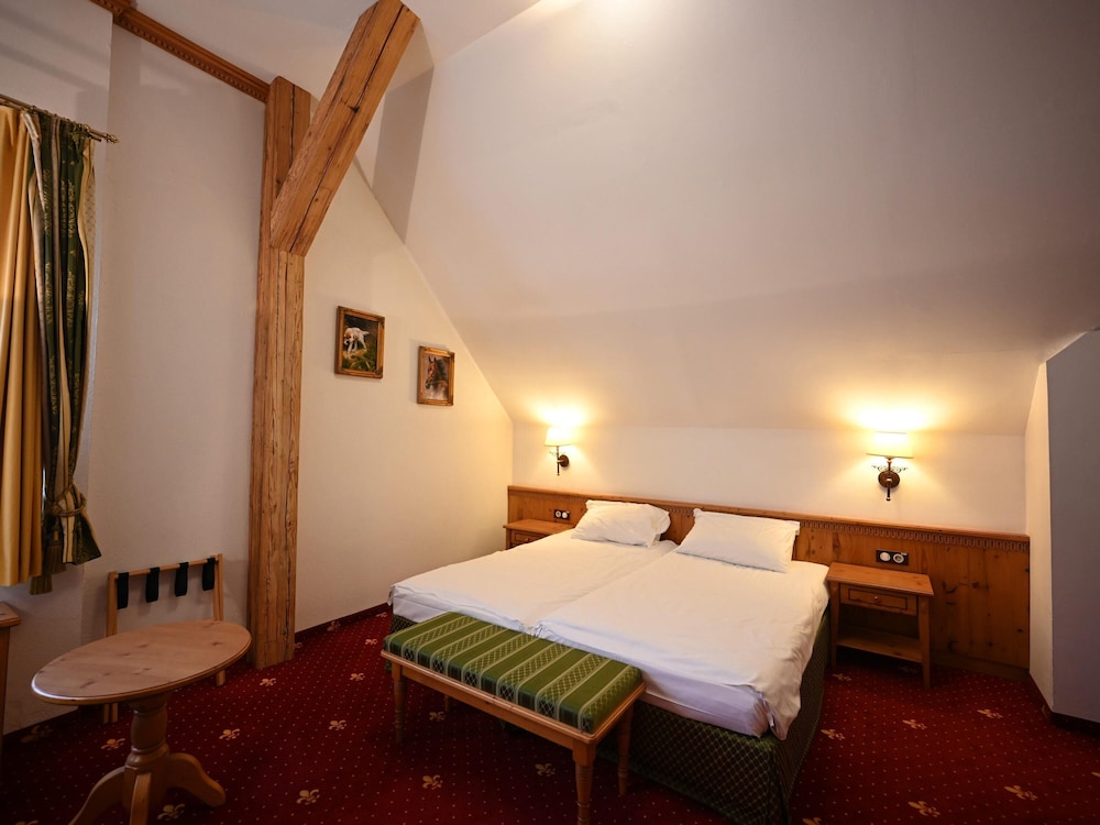 Habitación Standard con una cama individual del hotel Mercure Sighisoara Binderbubi - and Spa. Foto 1