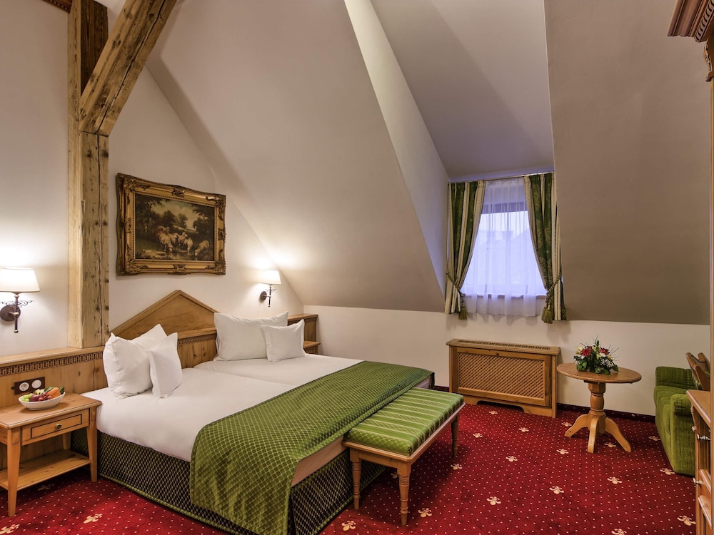 Suite Junior del hotel Mercure Sighisoara Binderbubi - and Spa. Foto 2