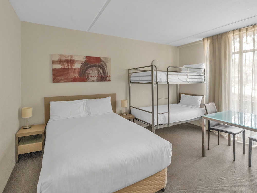 Habitación Familiar Grande del hotel Ibis Styles Canberra Tall Trees. Foto 1