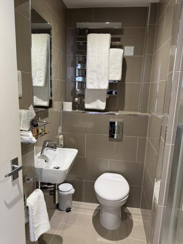 Habitación Doble Estándar - 2 camas del hotel The Windermere , London. Foto 10