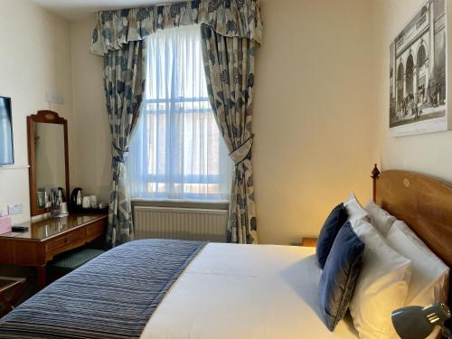 Habitación Doble Estándar del hotel The Windermere , London. Foto 2