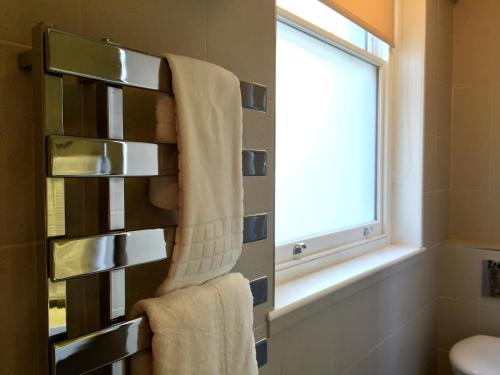 Habitación Triple con ducha del hotel The Windermere , London