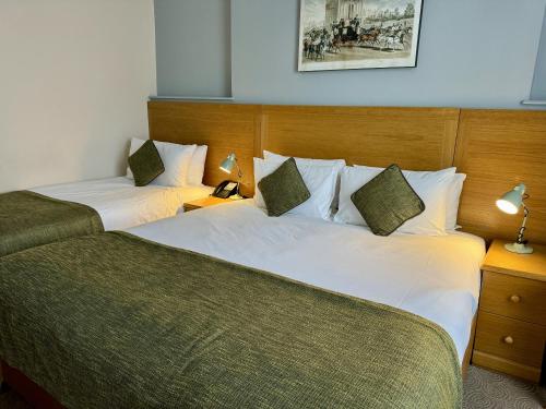 Habitación Triple con ducha del hotel The Windermere , London. Foto 2