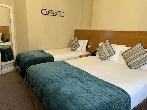 Habitación Triple con ducha del hotel The Windermere , London. Foto 4