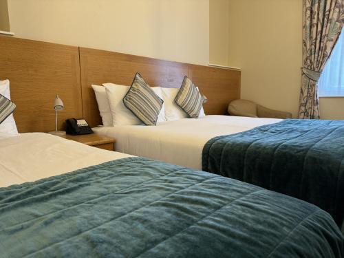 Habitación Triple con ducha del hotel The Windermere , London. Foto 6