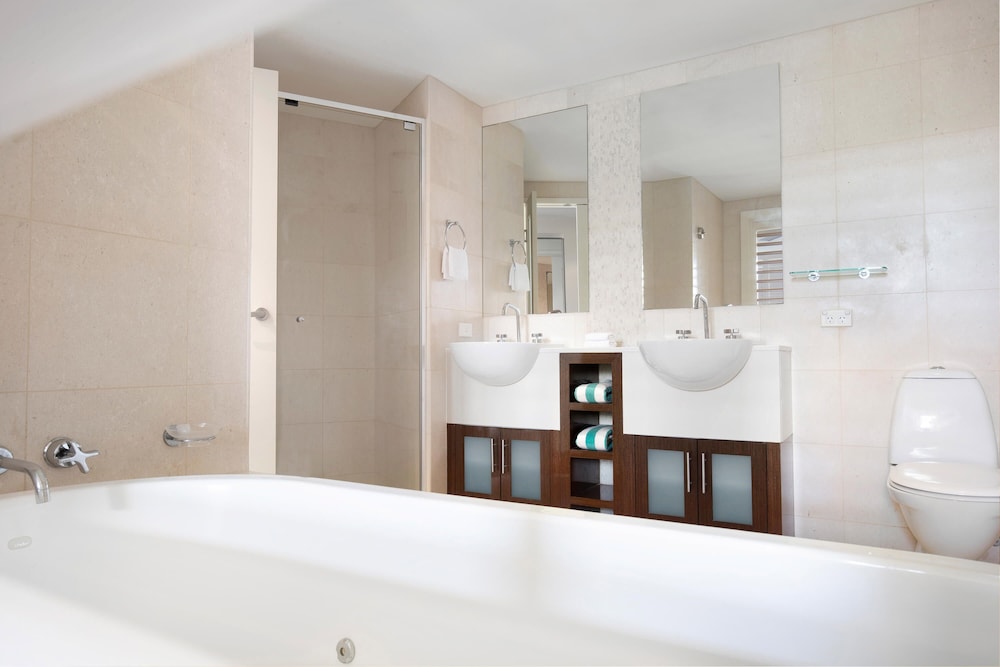 Suite Deluxe con 2 Dormitorios y Spa del hotel Mantra On Salt Beach. Foto 14