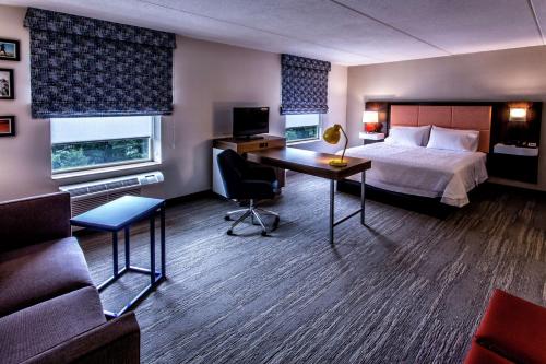 Suite Estudio con cama extragrande y sofá cama - No fumadores del hotel Hampton Inn and Suites Staten Island