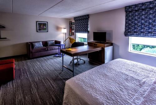 Suite Estudio con cama extragrande y sofá cama - No fumadores del hotel Hampton Inn and Suites Staten Island. Foto 2