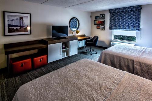 Habitación para no fumadores - 2 camas grandes del hotel Hampton Inn and Suites Staten Island. Foto 1