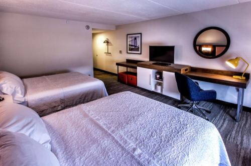Habitación para no fumadores - 2 camas grandes del hotel Hampton Inn and Suites Staten Island. Foto 2