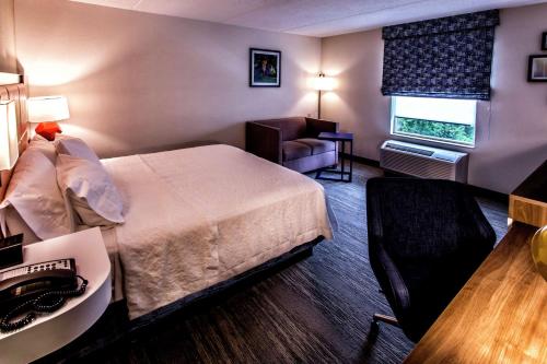 Habitación Doble - Cama extragrande - No fumadores del hotel Hampton Inn and Suites Staten Island