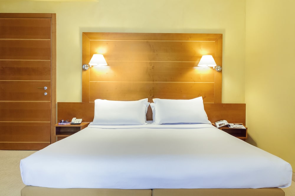 Habitación estándar con cama queen size del hotel Ibis Styles Bari Giovinazzo. Foto 1