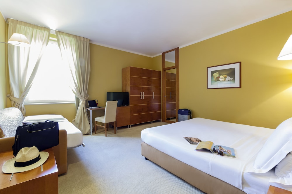 Habitación Estándar con cama doble del hotel Ibis Styles Bari Giovinazzo. Foto 3