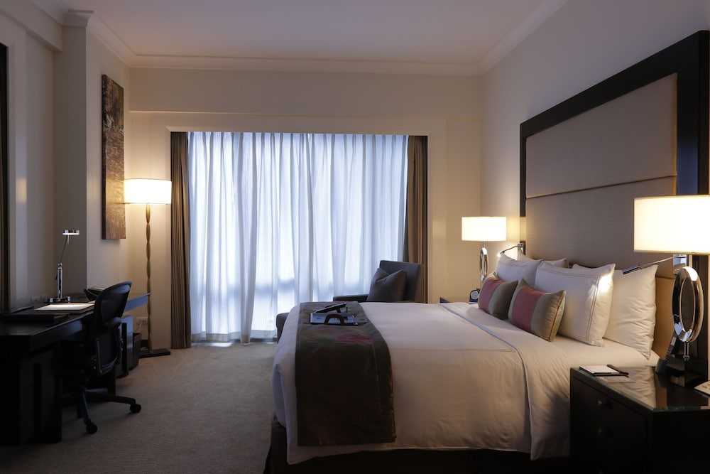 Habitación Fairmont Gold con cama King del hotel Fairmont Makati. Foto 2