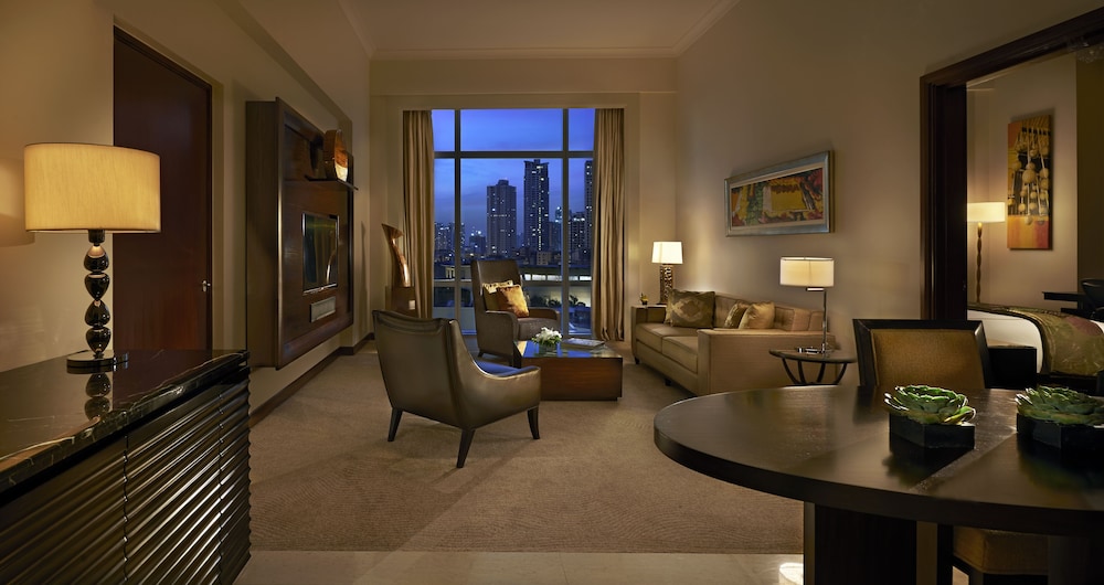 Suite Esquinera Fairmont Gold del hotel Fairmont Makati. Foto 1