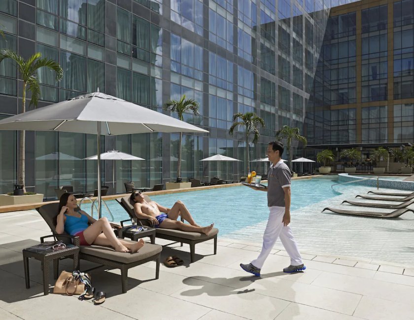 Habitación doble Lujo Vista Piscina 2 Camas dobles del hotel Fairmont Makati. Foto 1
