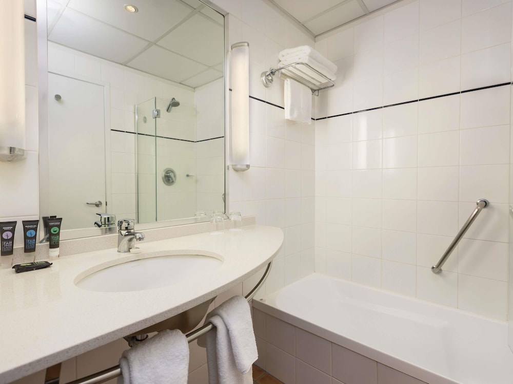 Habitación superior, 2 camas de matrimonio del hotel Novotel Auckland Ellerslie. Foto 4