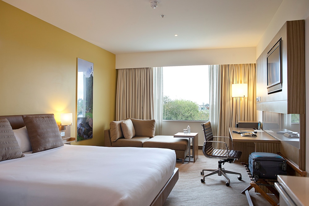 Habitación ejecutiva, 1 cama de matrimonio grande del hotel Novotel Auckland Ellerslie. Foto 2