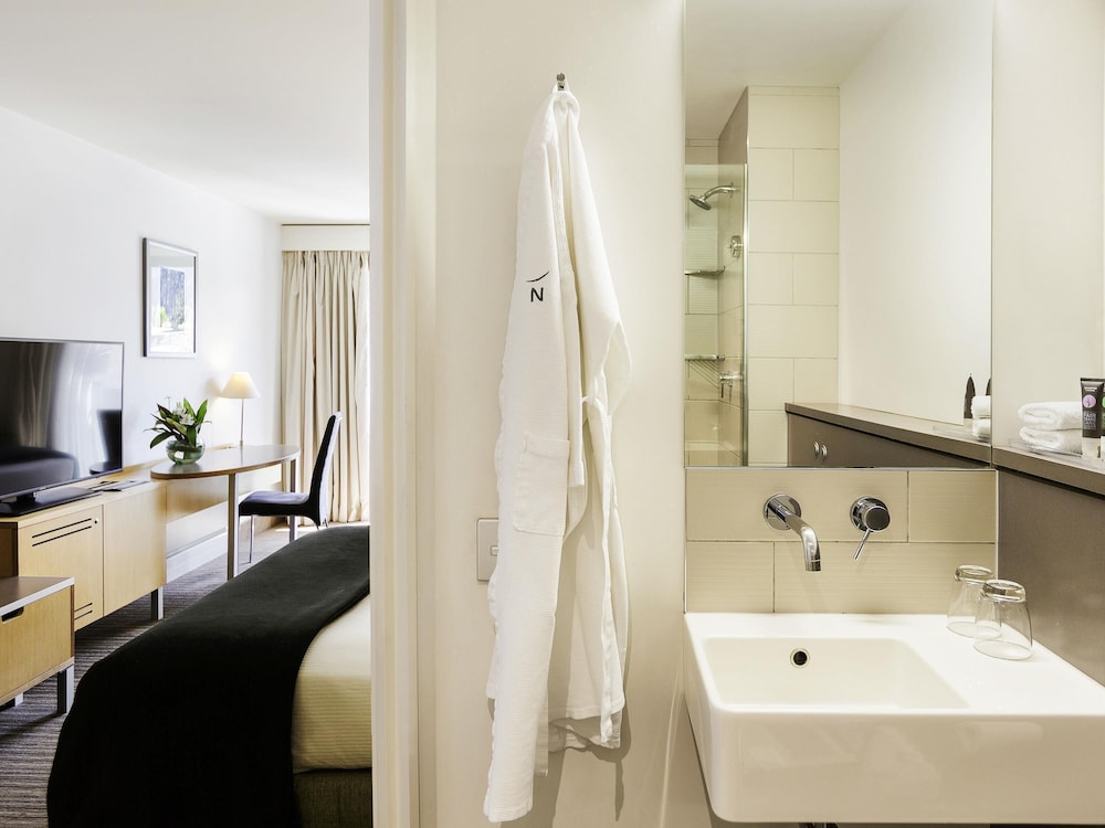 Habitación Estándar con Una Cama King del hotel Novotel Queenstown Lakeside