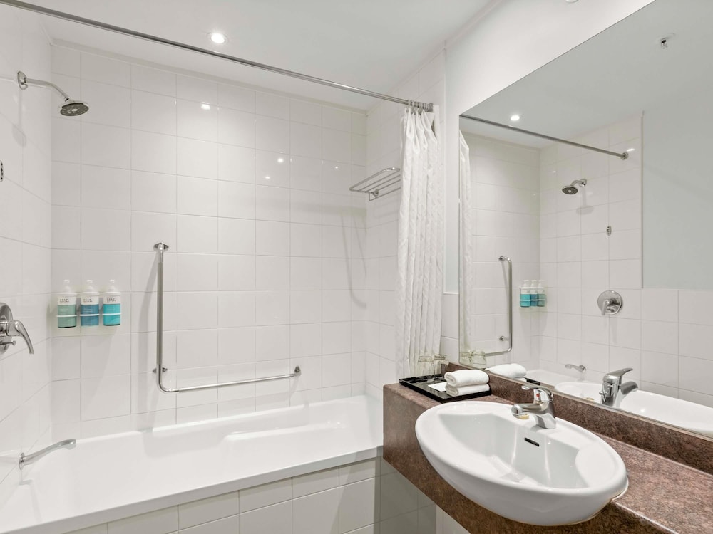Habitación Estándar con Una Cama King del hotel Novotel Queenstown Lakeside. Foto 2