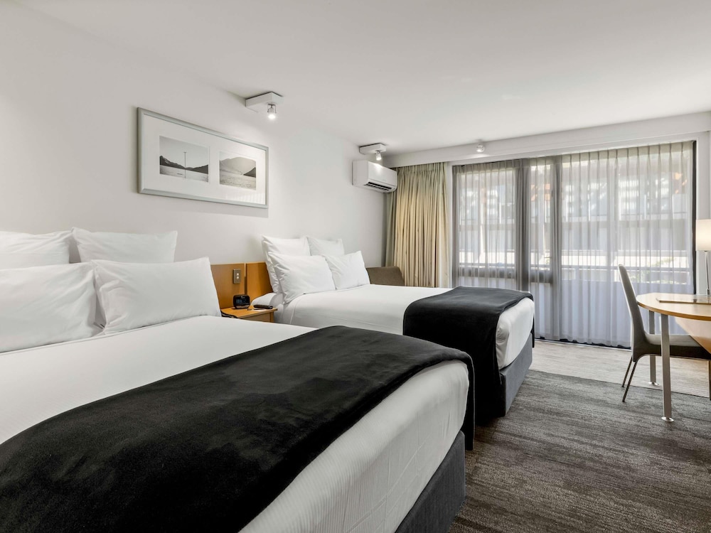 Habitación Estándar con Dos Camas Dobles del hotel Novotel Queenstown Lakeside. Foto 4