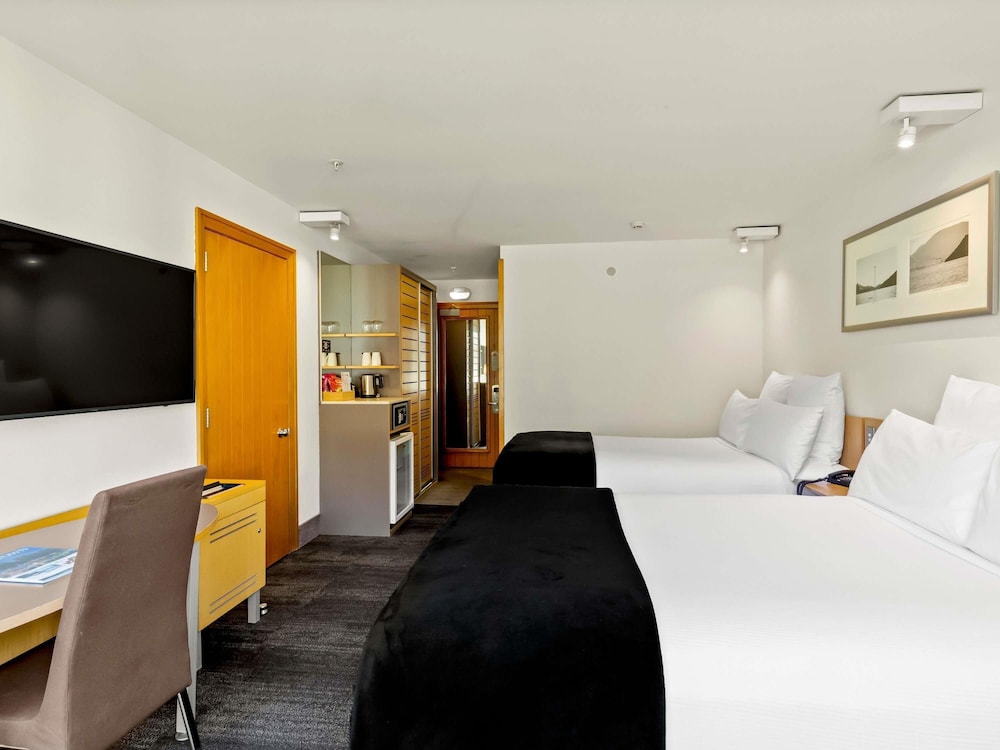 Habitación Estándar con Dos Camas Dobles del hotel Novotel Queenstown Lakeside. Foto 8