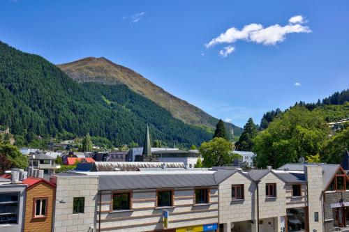 Habitación Estándar con Dos Camas Dobles, Vistas a los Alpes del hotel Novotel Queenstown Lakeside. Foto 13