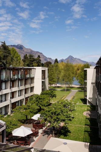 Habitación Estándar con Dos Camas Dobles, Vistas a los Alpes del hotel Novotel Queenstown Lakeside. Foto 14