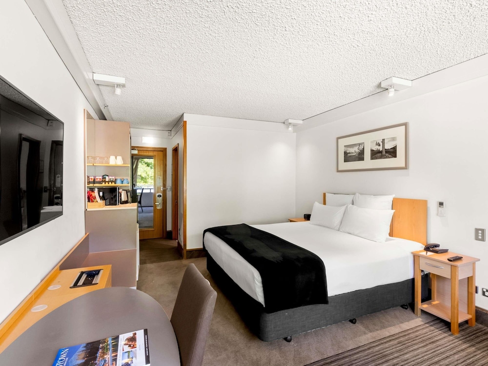 Habitación junto al Lago con Una Cama King del hotel Novotel Queenstown Lakeside. Foto 6