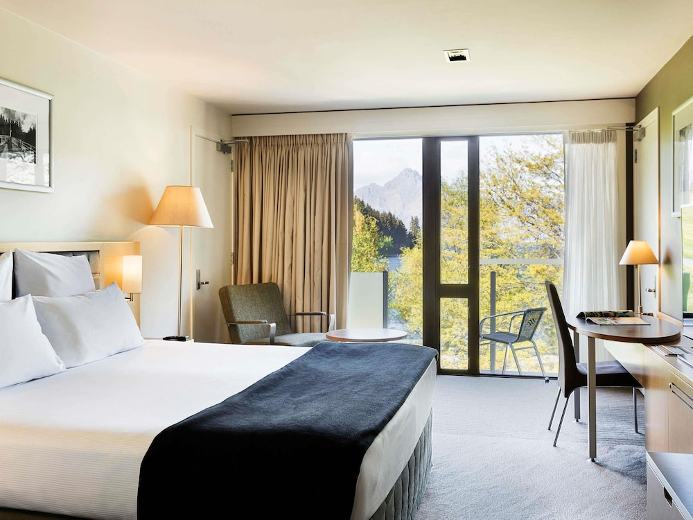 Habitación junto al Lago con Una Cama King del hotel Novotel Queenstown Lakeside. Foto 7