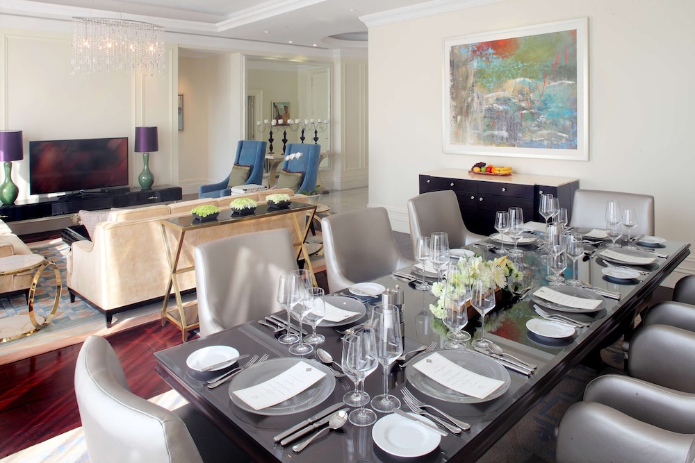 Suite Legacy del hotel Raffles Makati. Foto 3