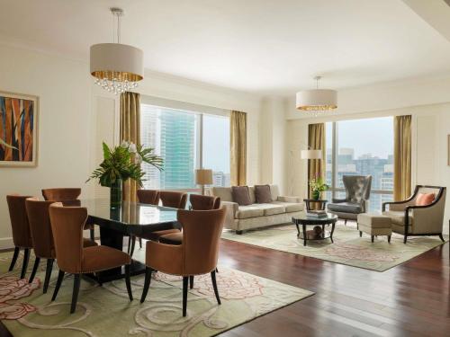 Residencia Deluxe de 3 Dormitorios del hotel Raffles Makati. Foto 2