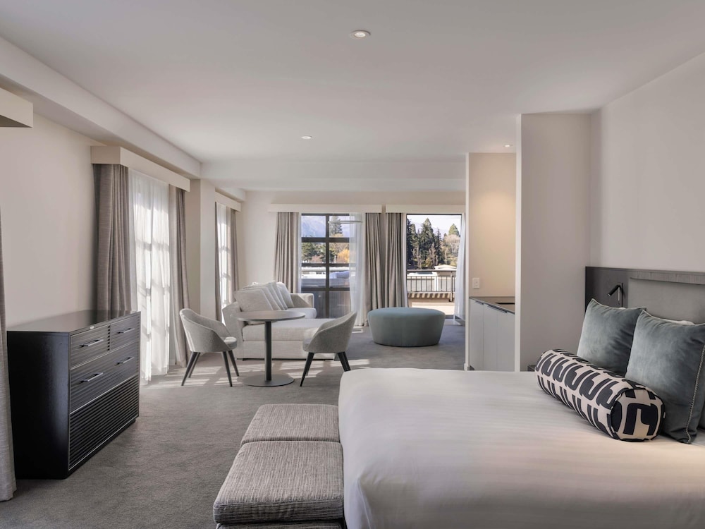SUITE OPERA, 1 Cama King Size, Salón, Patio, Jacuzzi Exterior, Vistas al Lago del hotel Sofitel Queenstown and Spa. Foto 3