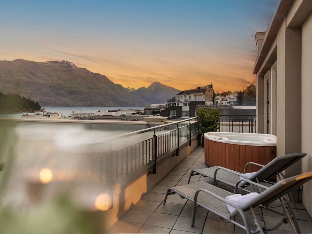 PENTHOUSE N.º 5, 1 Cama King Size, Salón Separado, Gran Patio, Jacuzzi Exterior, Vistas al Lago del hotel Sofitel Queenstown and Spa