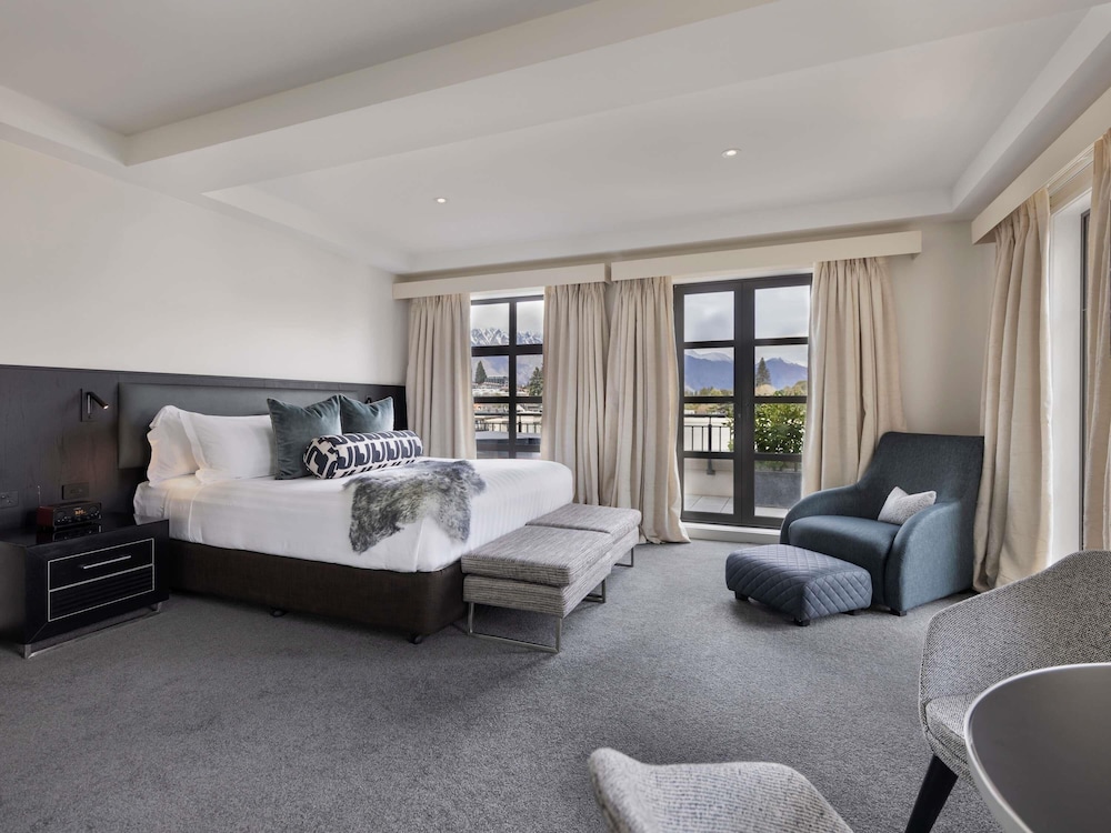PENTHOUSE N.º 5, 1 Cama King Size, Salón Separado, Gran Patio, Jacuzzi Exterior, Vistas al Lago del hotel Sofitel Queenstown and Spa. Foto 5