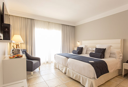 Habitación doble Vista Parcial Mar del hotel Sarena de Muro Resort Mallorca, part of Destination by Hyatt