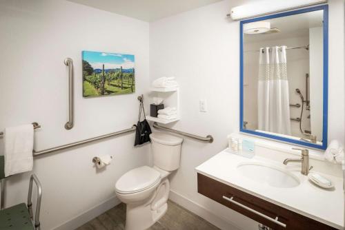 Habitación con cama grande adaptada para personas con movilidad reducida - No fumadores del hotel Hampton Inn Long Island/commack. Foto 1
