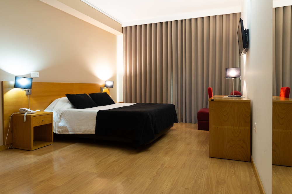 Habitación estándar con 1 cama doble o 2 individuales, 1 cama doble o 2 individuales del hotel Durão