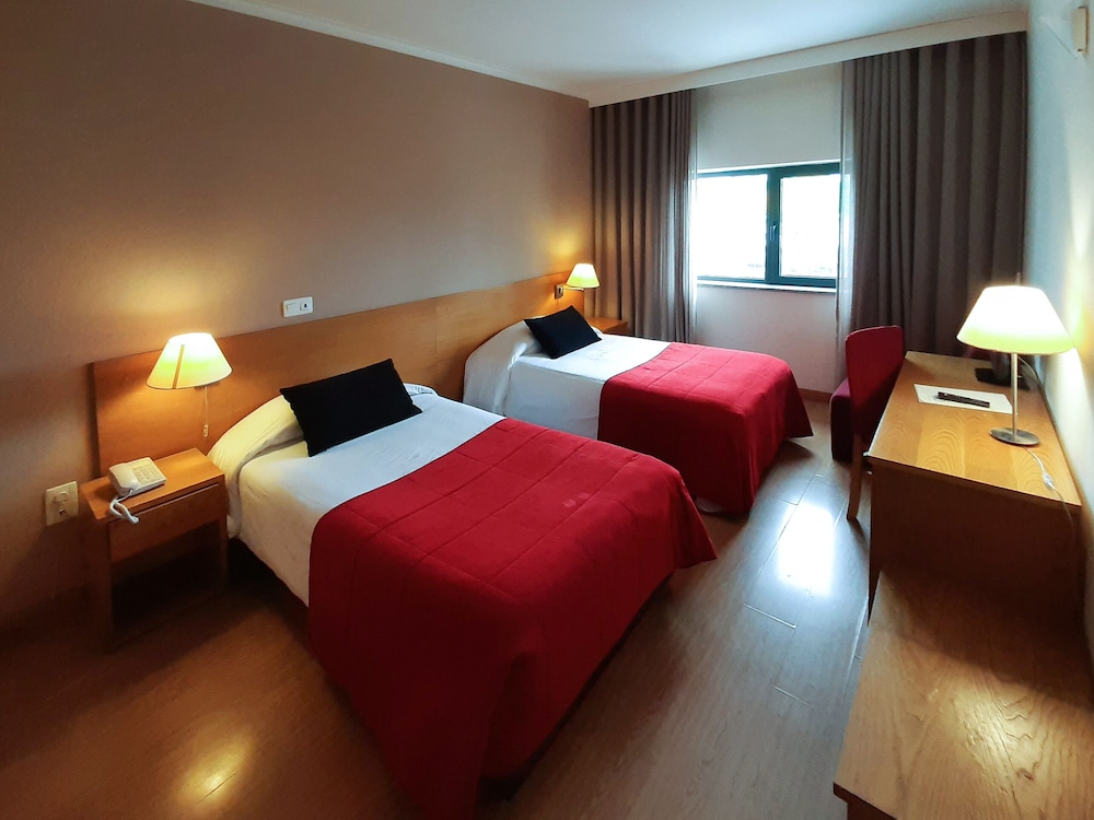 Habitación estándar con 1 cama doble o 2 individuales, 1 cama doble o 2 individuales del hotel Durão. Foto 2