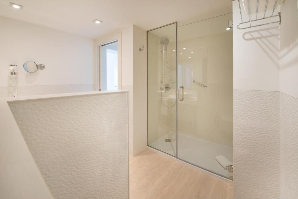 Habitación familiar del hotel Iberostar Waves Cristina. Foto 1