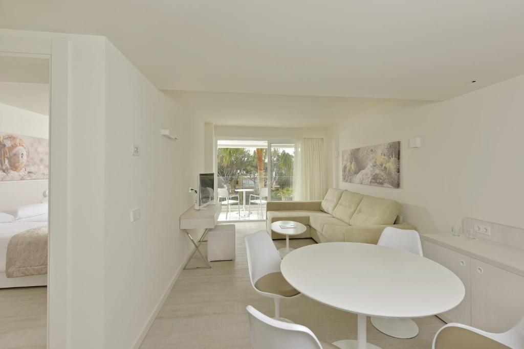 Suite del hotel Iberostar Waves Cristina. Foto 1